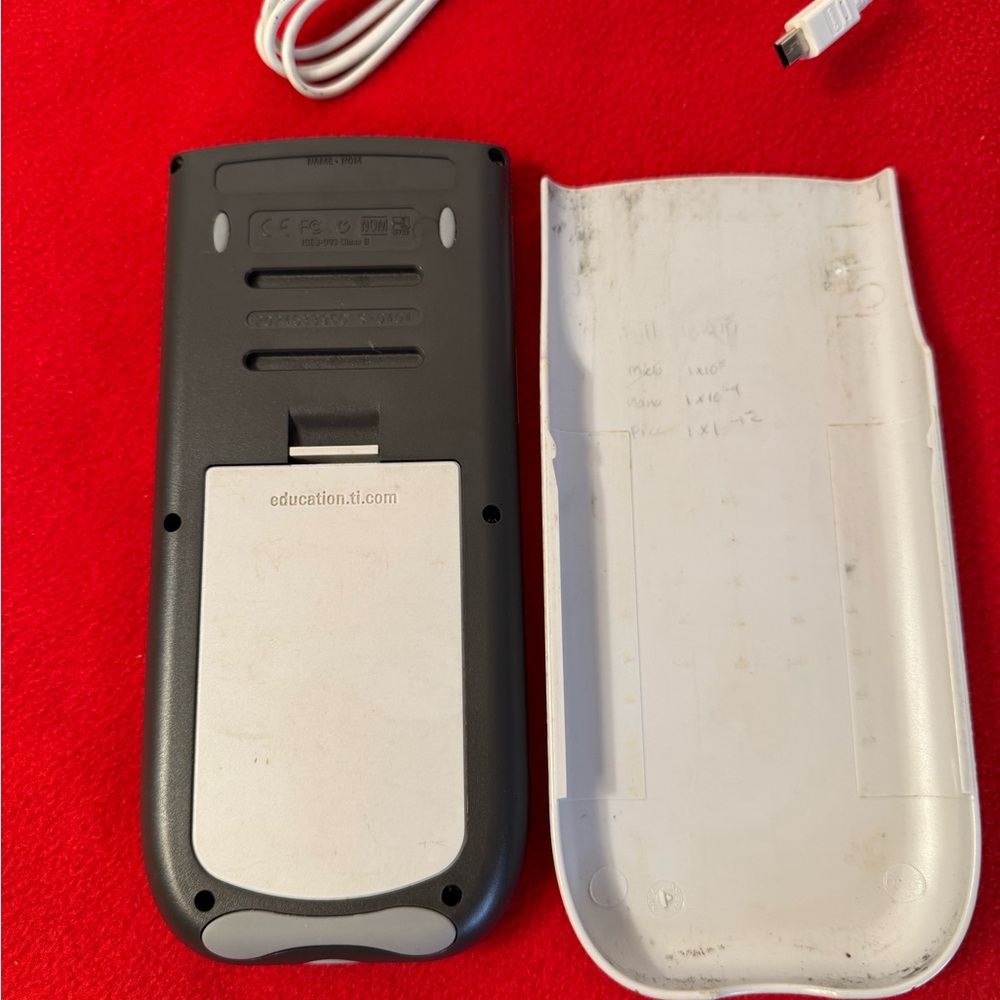 Texas Instruments TI-84 Plus Silver Edition Graphing Calculator /Tested - Picture 6 of 8